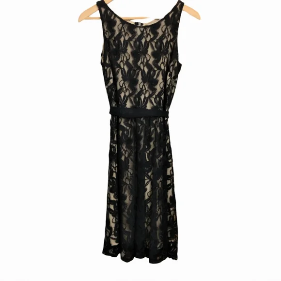 Danny & Nicole lace overlay formal dress. Nude w black lace sash waist tie  sz 4